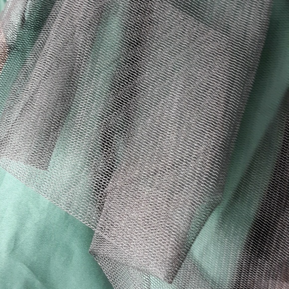 Gown - Picture 5 of 5